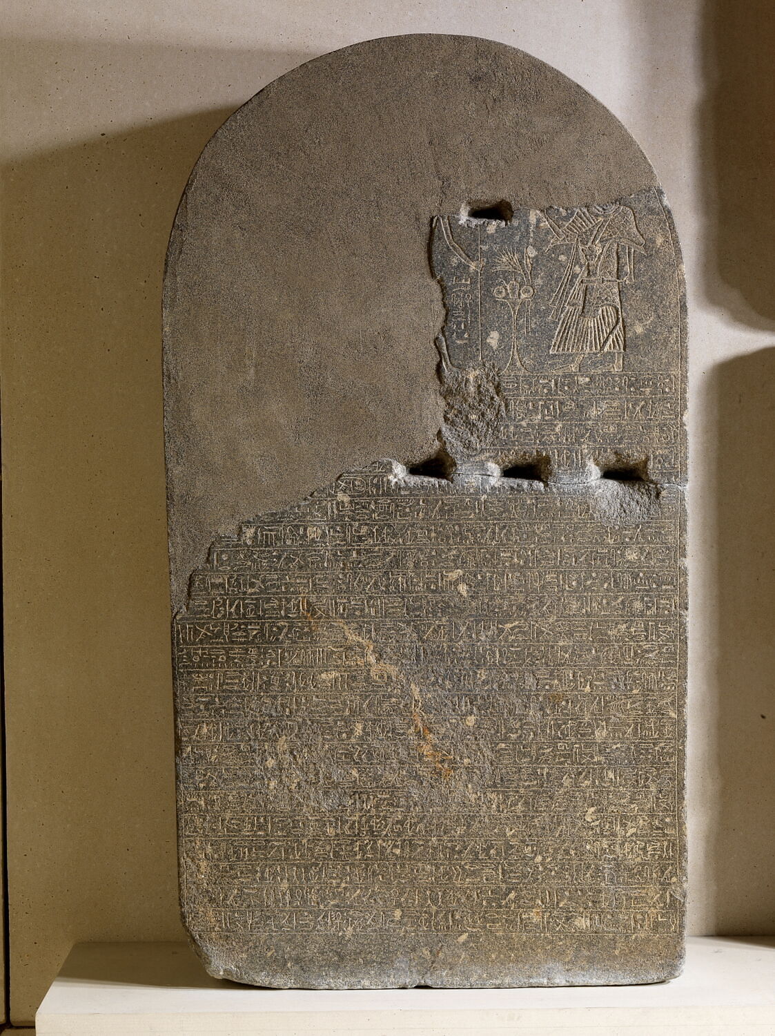 Stele der Verbannten, Louvre E 7822, Foto: Louvre